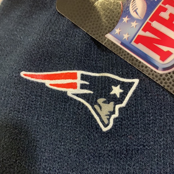 Hat and gloves “nfl patriots “ - Picture 5 of 6